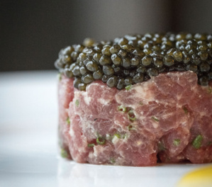 Mini Black Angus beef tartare & caviar - © Beefbar Mini Black Angus beef tartare & caviar - © Beefbar