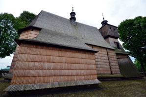 Construite à la charnière du XVe et XVIe siècle, l’église de Blizne dont la restauration a duré sept ans est également couverte de bardeaux - © D. Raynal Construite à la charnière du XVe et XVIe siècle, l’église de Blizne dont la restauration a duré sept ans est également couverte de bardeaux - © D. Raynal