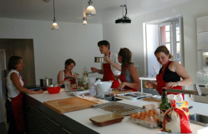 Chaque session est composée de 6 personnes au maximum qui disposent chacune de leur propre poste de travail ainsi que des recettes du jour.© D.R.Ecole de cuisine Corsaire
