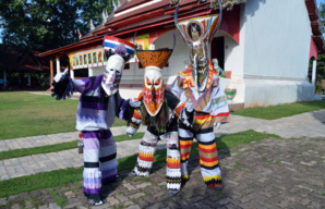 Le premier jour des festivités appelé Wan Ruam (jour du rassemblement) ou festival des fantômes est certainement le plus spectaculaire.© D. Raynal Le premier jour des festivités appelé Wan Ruam (jour du rassemblement) ou festival des fantômes est certainement le plus spectaculaire.© D. Raynal