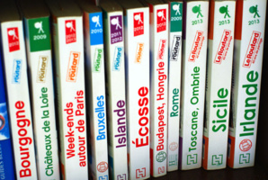 Avec 2,5 millions d'exemplaires vendus par an, le Guide du Routard est le guide de voyage le plus vendu de France. Crédit photo D.R. Avec 2,5 millions d'exemplaires vendus par an, le Guide du Routard est le guide de voyage le plus vendu de France. Crédit photo D.R.