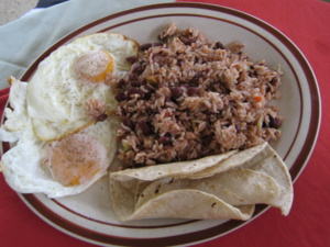 Au Costa Rica, c’est le Gallo Pinto qui est très connu et savouré au petit-déjeuner. Crédit photo D.R.