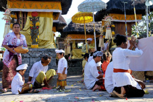 Cérémonie bouddhiste sur l'île de Bali © O.T. Wonderfull Indonesia