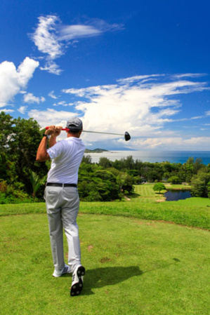 Le golf en deux versions aux Seychelles