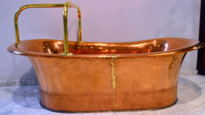 Baignoire en cuivre de plus de 150 ans - © D. Raynal Baignoire en cuivre de plus de 150 ans - © D. Raynal