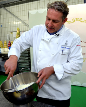 Battre la crème en chantilly.... - © David Raynal Battre la crème en chantilly.... - © David Raynal