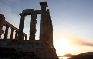 Le cap Sounion et son temple dédié à Poseïdon situé à 65 kilomètres au sud-est d’Athènes. - © David Raynal
