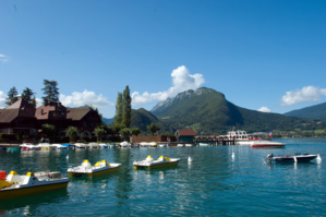 Auberge du Père Bise dans la baie de Talloires - © Lac Annecy Tourisme / C. Max Auberge du Père Bise dans la baie de Talloires - © Lac Annecy Tourisme / C. Max