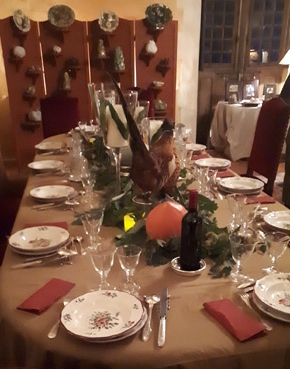 Table dressée par Chantal Mirabaud - © Hubert Gouleret Table dressée par Chantal Mirabaud - © Hubert Gouleret