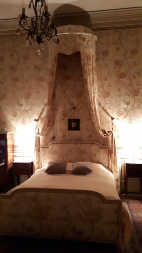 Château de Craon, la chambre à baldaquin - © Hubert Gouleret Château de Craon, la chambre à baldaquin - © Hubert Gouleret
