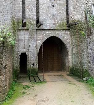 Le pont-levis du château de Lassay - © Hubert Gouleret