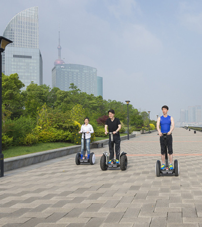 Segway sur les rives du fleuve Huangpu à Shanghai