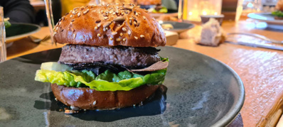 Le fameux burger à la truffe du PicUp Truck par Anne-Sophie Pic - © David Raynal Le fameux burger à la truffe du PicUp Truck par Anne-Sophie Pic - © David Raynal