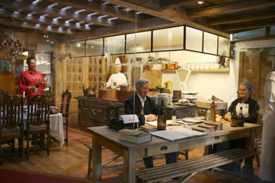 Le musée de Papy Gaby dans l'hôtel des Cornettes,  sorte de Grévin savoyard de la gastronomie locale - © DR
