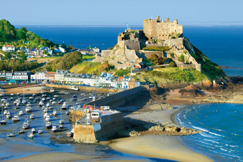 Le patrimoine de Jersey revêt une formidable richesse, ici le château Mont Orgueil qui a protégé l’île des invasions françaises pendant 600 ans. © OT Jersey