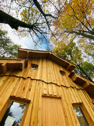 Une des cinq cabanes en bois, qui permettra de se reconnecter à la nature et aux éléments. - © DR Une des cinq cabanes en bois, qui permettra de se reconnecter à la nature et aux éléments. - © DR