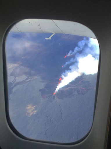 Islande : voler juste au-dessus du volcan