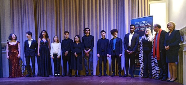 De g. à d. Aurélie Ligerot, Julien Beautemps, Yara Kasti, Madlyn Dugué, Alexandre Rostaing, AokoSoga, Benoit Mussard, Antonin Bonnet, Gaspard Thomas, Auguste Truel, Hélène Berger, Rémi Guillard et Françoise Perencho - © Hubert Gouleret