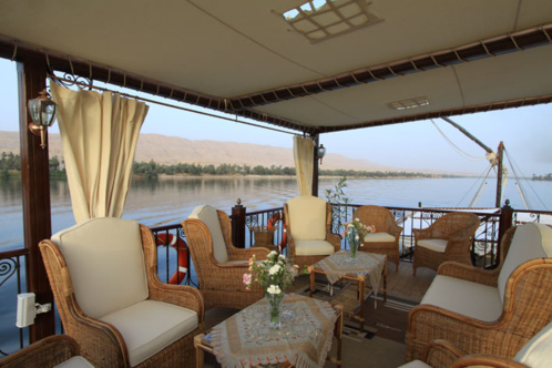 Salon sur le pont de la Dahabiya Rois - © Les Voyages de Pharaon Salon sur le pont de la Dahabiya Rois - © Les Voyages de Pharaon