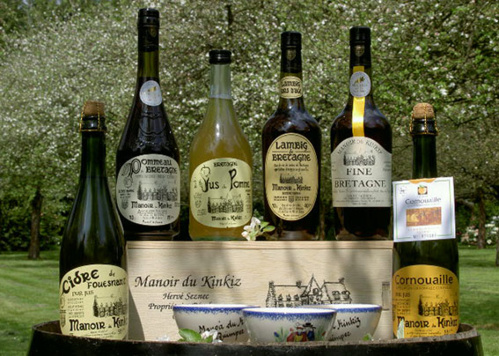 La Bretagne produit 40 % du cidre consommé en France, soit 436 000 hl/an dont 365 000 hl par la filière industrielle