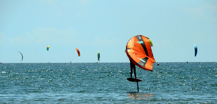 Le wing foil, nouveau sport nautique @ David Raynal Le wing foil, nouveau sport nautique @ David Raynal