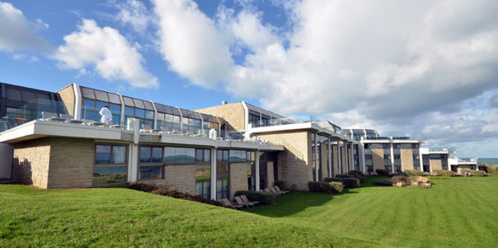 « Dès que nous le pouvons, nous n’hésitons pas à jouer la carte des produits locaux avec l’eau de Plancoët, les yaourts Malo ou les huitres de Cancale au petit déjeuner » explique Marie-Claire Belien la directrice générale de l’établissement.  © D. Raynal « Dès que nous le pouvons, nous n’hésitons pas à jouer la carte des produits locaux avec l’eau de Plancoët, les yaourts Malo ou les huitres de Cancale au petit déjeuner » explique Marie-Claire Belien la directrice générale de l’établissement.  © D. Raynal