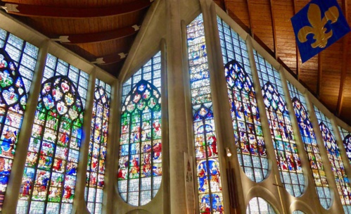 Eglise Jeanne d'Arc et ses vitraux Renaissance provenant d’une église bombardée - @ Catherine Gary