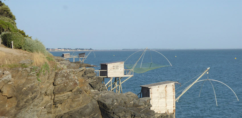 Les pêcheries traditionnelles au carrelet le long du chemin des douaniers - @ Catherine Gary Les pêcheries traditionnelles au carrelet le long du chemin des douaniers - @ Catherine Gary