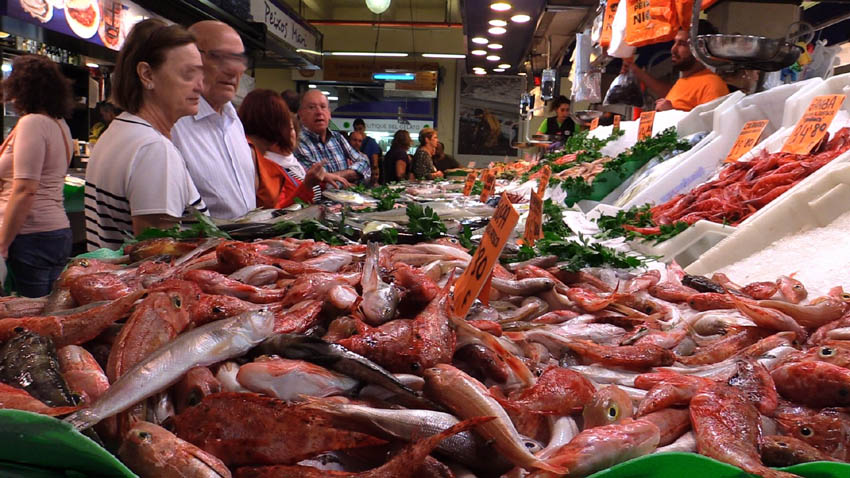 Très bel étal de poissons et fruits de mer sur le grand marché El Olivar de Palma - © Jean-Louis Corgier