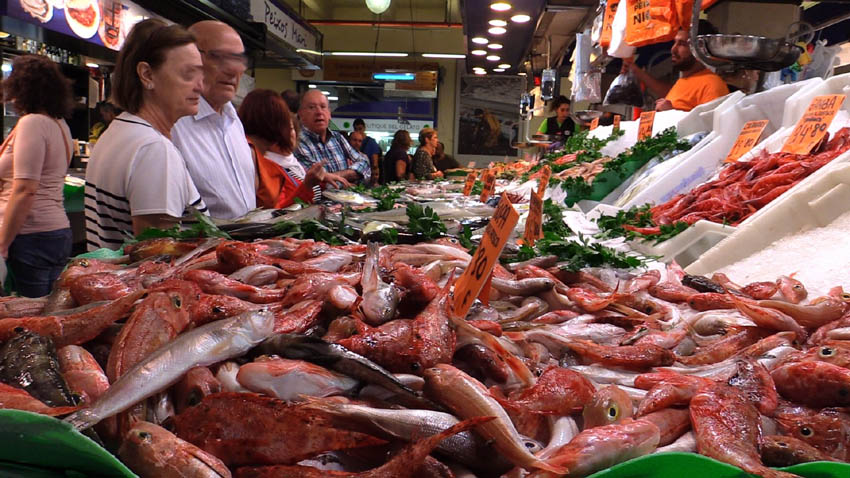 Très bel étal de poissons et fruits de mer sur le grand marché El Olivar de Palma - © Jean-Louis Corgier Très bel étal de poissons et fruits de mer sur le grand marché El Olivar de Palma - © Jean-Louis Corgier