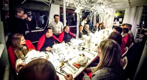 Diner gastronomique suspendu à 380m - © Andy Parant