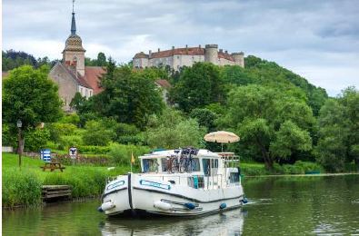Locaboat au fil de l'eau vers un "slow tourisme" actif Locaboat au fil de l'eau vers un "slow tourisme" actif