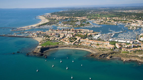 Vue aérienne du Cap d'Agde - La plage de la Grande Conque en avant-plan  - © H. Comte