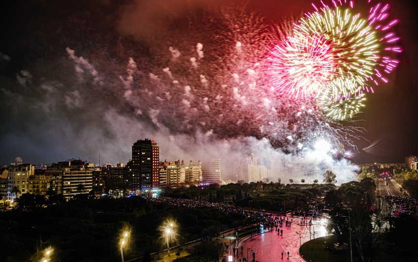 Espagne : València prépare la traditionnelle fête des Fallas 