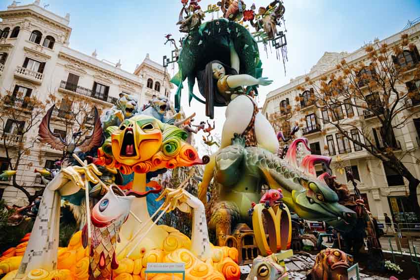 Espagne : València prépare la traditionnelle fête des Fallas 