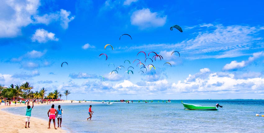Spot de kitesurf de l’Anse Mourouk - © Joey Nicles Modeste Spot de kitesurf de l’Anse Mourouk - © Joey Nicles Modeste