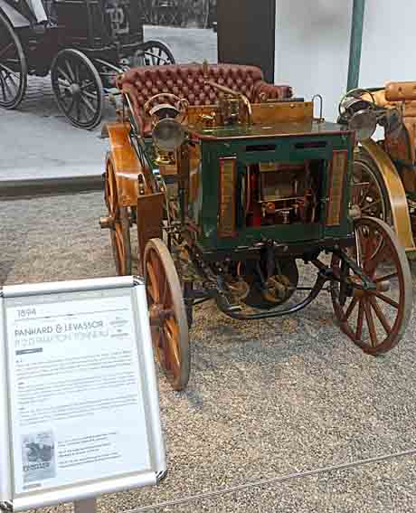 Panhard & Levassor P 2D Phaeton Tonneau de 1894 - © Hubert Gouleret Panhard & Levassor P 2D Phaeton Tonneau de 1894 - © Hubert Gouleret