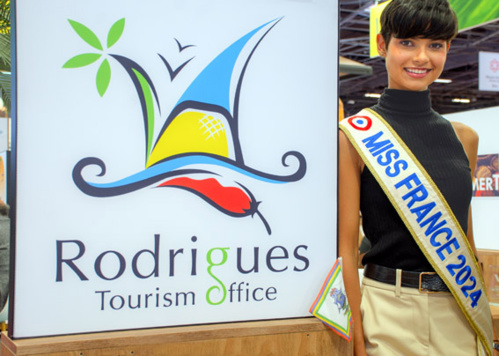 Ève Gilles, Miss France 2024 est tombée sous le charme de la petite perle, l’île Rodrigues située au cœur de l’océan Indien - © Joey Nicles Modeste Ève Gilles, Miss France 2024 est tombée sous le charme de la petite perle, l’île Rodrigues située au cœur de l’océan Indien - © Joey Nicles Modeste
