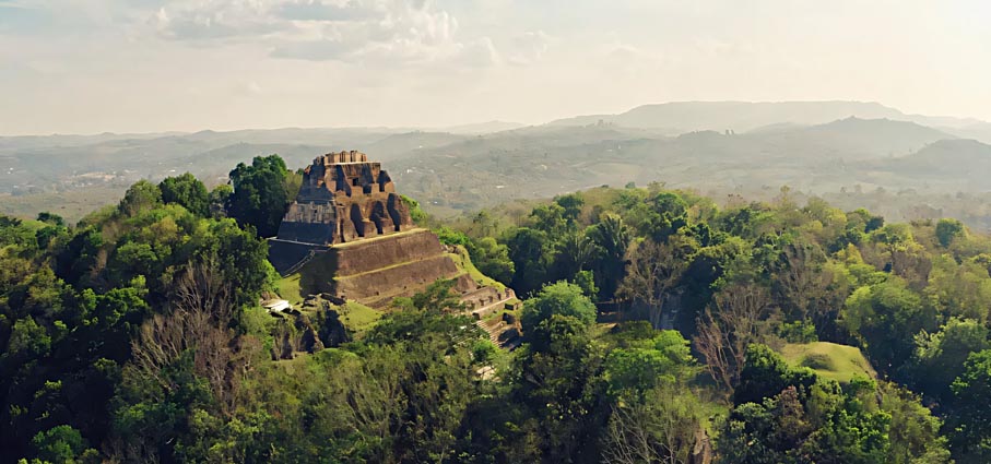 El Castillo sur le site de Xunantunich - © Travelbelize El Castillo sur le site de Xunantunich - © Travelbelize