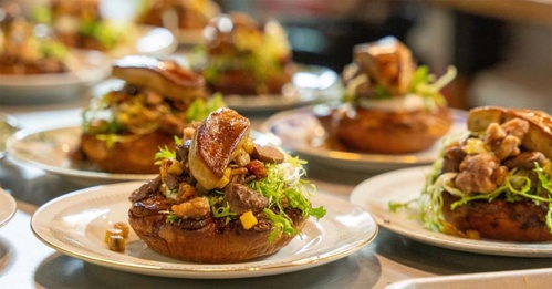 La Cabane Au Pied de Cochon propose un festin des sucres revisité aux proportions gargantuesques @ Cabane à sucre Au pied de cochon La Cabane Au Pied de Cochon propose un festin des sucres revisité aux proportions gargantuesques @ Cabane à sucre Au pied de cochon