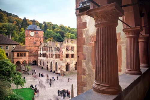 La cour du château - © Günther Bayerl La cour du château - © Günther Bayerl