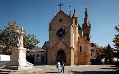 Collégiale Notre-Dame de Neuchâtel - © Hannes Heinzer - Tourisme suisse Collégiale Notre-Dame de Neuchâtel - © Hannes Heinzer - Tourisme suisse