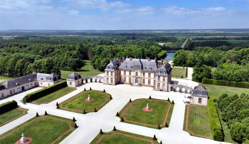Château de La Motte Tilly - © Let's Fly Production