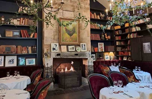 Une des salle du Coq de Bougival - © Catherine Gary Une des salle du Coq de Bougival - © Catherine Gary