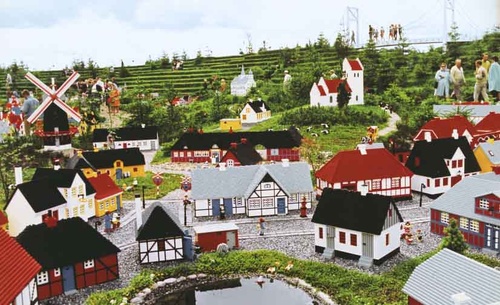1968 - Ouverture du premier parc Legoland - © Lego