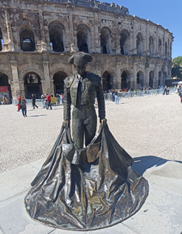 Les Arènes entre passé et présent - © Hubert Gouleret