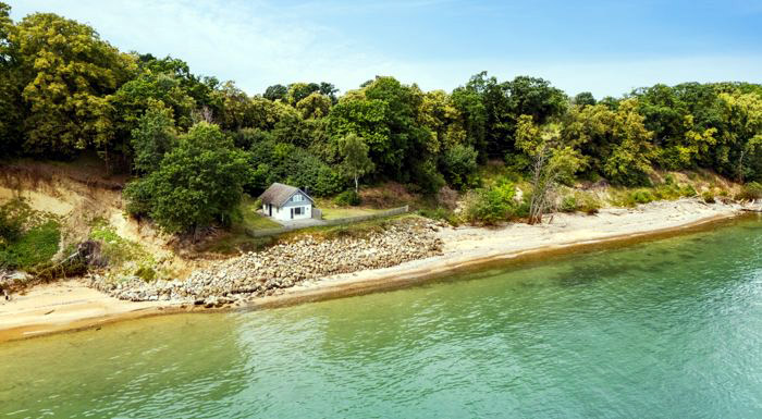 La cabane « Stay Quiet », au bord de la mer dans la région de Skåne, dans le sud de la Suède. Photo: VisitSkane/Apelöga
