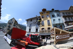 Gravity Gates : descente urbaine de VTT au cœur de Briançon