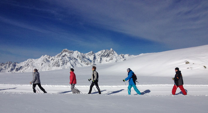 Marche nordique sur neige sur le domaine Oz-Vaujany - © Office du Tourisme