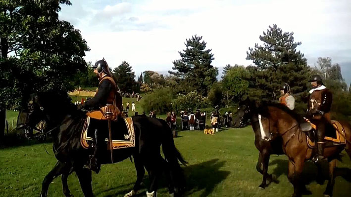 Reconstitution en 2017 du siège de Brno au pied de la forteresse de Spilberk - © H. Gouleret Reconstitution en 2017 du siège de Brno au pied de la forteresse de Spilberk - © H. Gouleret